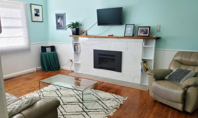 West Tamworth House | Coco's Cottage