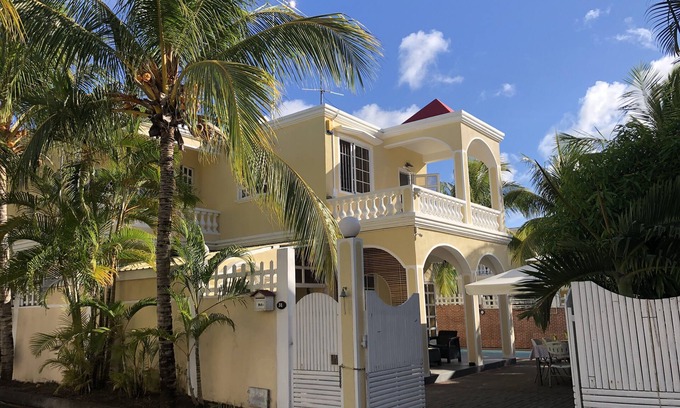 Pereybere Villa | Coco Villa : a 10-minute ‘flip-flop’ ride from Pereybere beach