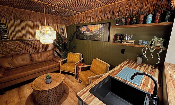 Sandy House | Coconut Chalet - 4 bed 3 bath Town home with Hot Tub + Tiki Bar + Near Skiing