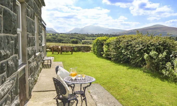 Brynrefail Cottage | COED BOLYN LODGE, family friendly, with a garden in Bethel