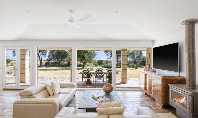 Powlett River House | Cognac Beachfront Silverleaves CowesnBeachfront property