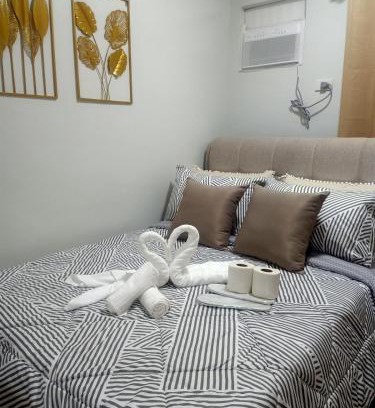 San Dionisio Apartment | Coho Staycation with Free swimming in Las Pinas