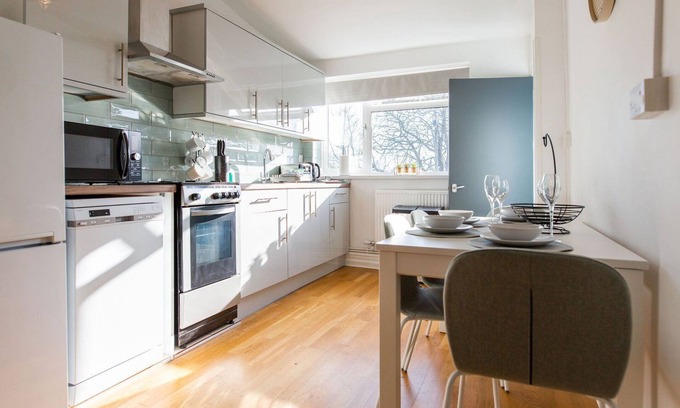 Sketty Apartment | Cohost Partners Charming 2BR in Brynmill Free Parking