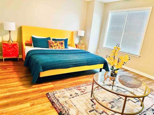 Huntcliff Villa | COLA Lakeview Oasis - King Suite