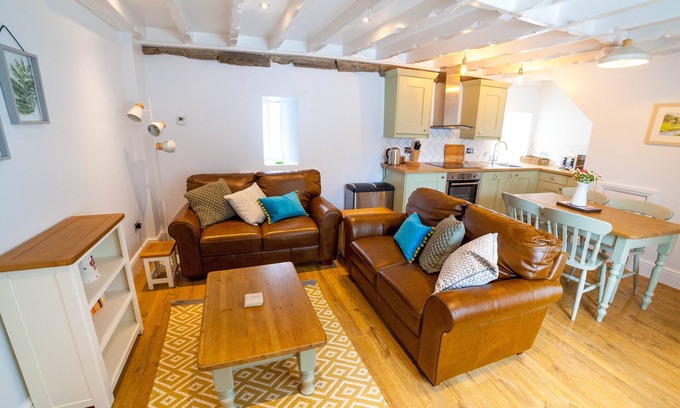 Tenby Cottage | Colby Cottage, Wynd Hill Hideaway - walk to coast path, beach and pub!