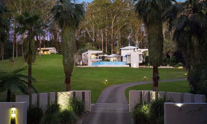 Erina House | Colenso Luxury Home, Perfect for Friends & Family