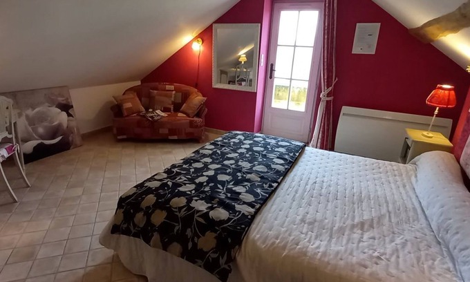 Les Ulmes Bed & Breakfast | Colibri is a room on the 1st floor for 2 people with its own entrance,