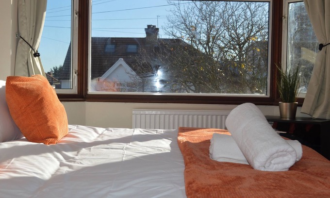 Burnt Oak House | Colindale/Sleeps7/PrivateGarden/3BR/Freeparking/