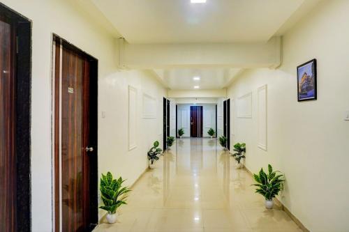 Central Pune Hotel | Collection O Vardhan Plaza