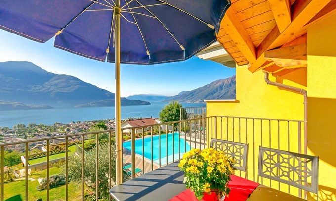 Vercana Apartment | Collina Frantoio Holiday Apartment with Pool