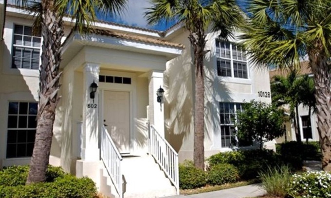 Fort Myers Condo | Colonial Country Club, GATED private Golf Community