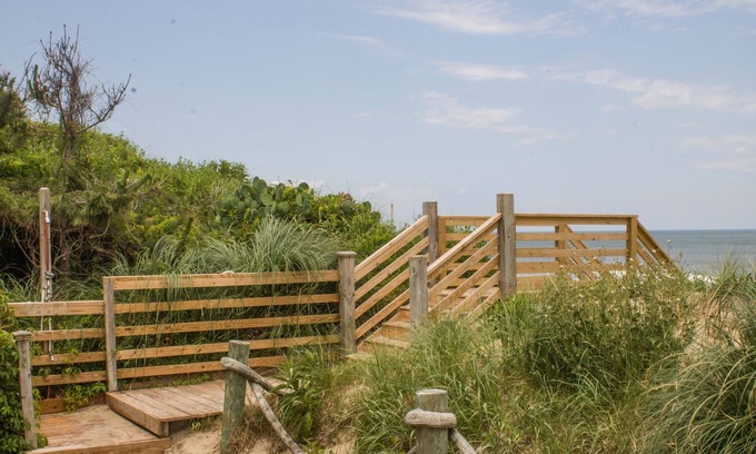 Nags Head Hotel | Colonial Inn Motel