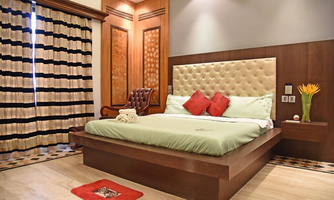 Park Street House | Colonial Room|Park Street is 1 Km away|WIFI|TV|AC
