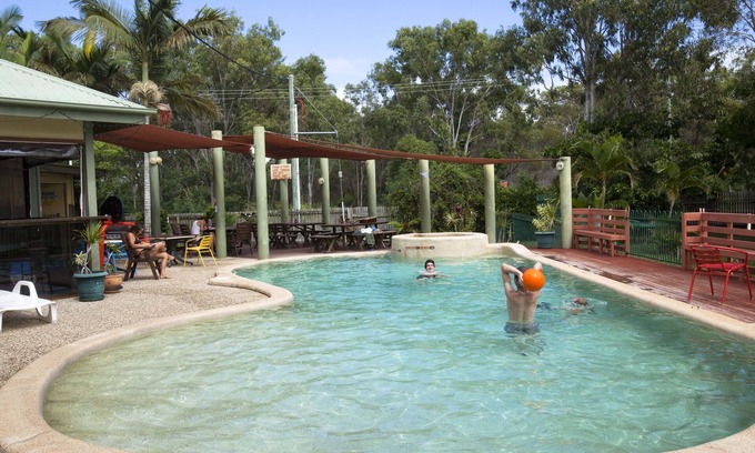 Urangan Hostel | Colonial Village Resort