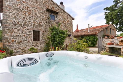 Bagno a Ripoli Apartment | Colonica w/Jacuzzi calda privata