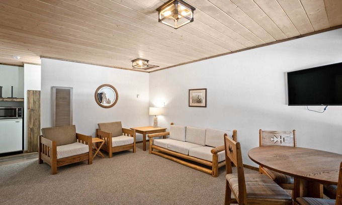 Almont House | Colorado Outdoor Mecca: Fish, Hike & Horseback Ride from River Cabins