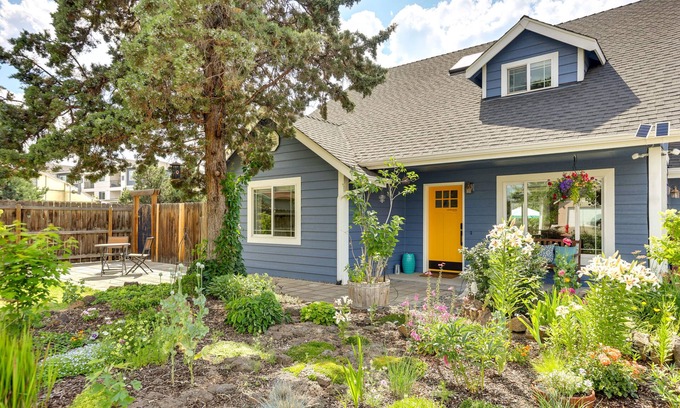 Mountain View District House | Colorful Bend Home w/Yard & Fire Pit!