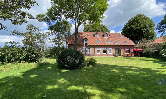 Municipality of Mill en Sint Hubert House | Colourful farmhouse in the middle of nature