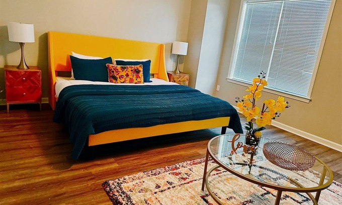 Huntcliff House | Columbia Lakeview Oasis - King Suite