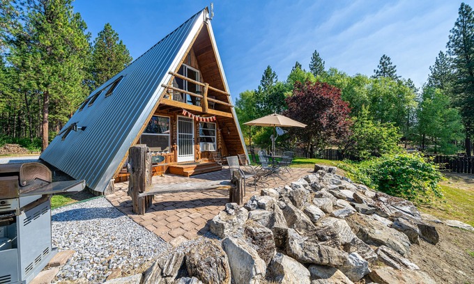 Northport Cabin | Columbia Riverside Lodge, Private Dock Access, Outdoor Mountain Paradise
