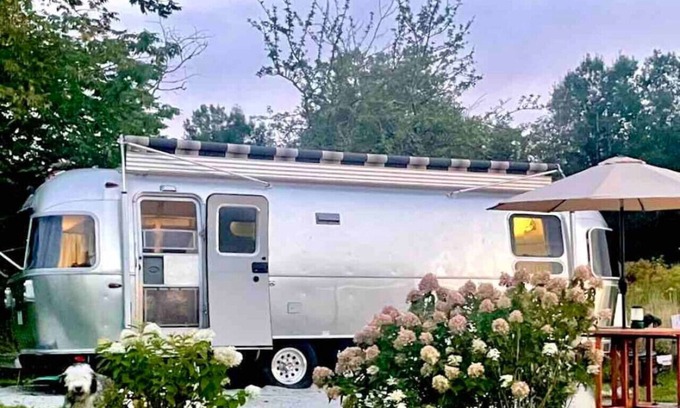 Union House | Come Spring Farm Airstream , Lake & farm animals