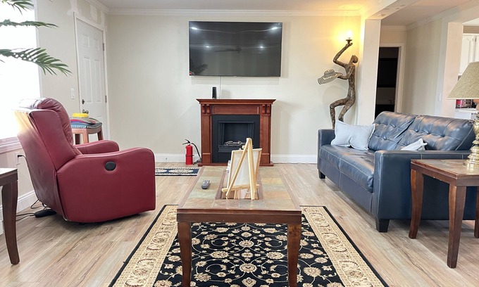 Fountain House | Come Stay At the Blue House! Entire Home In The Country With Lots Of Space
