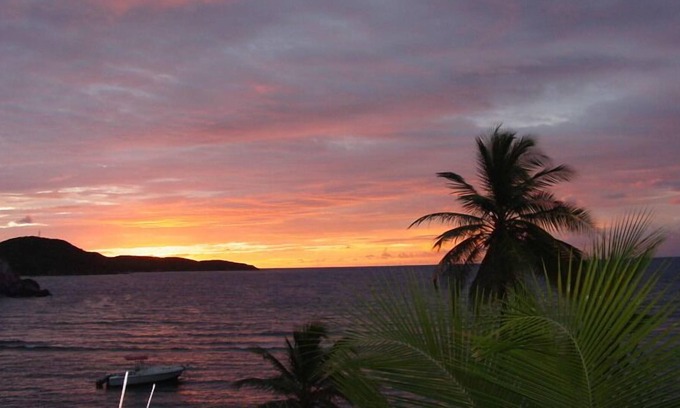 Bolongo Bay Condo | Come Stay in Paradise! Enjoy the Beach,Ocean & Pool just steps from the Condo!