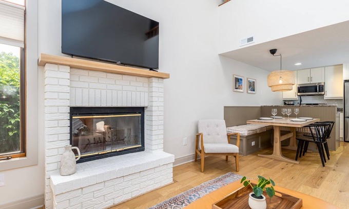 The Galena Territory House | Come Vibe @ Valleywood! 2BR Modern TH - Owner's Club Access!