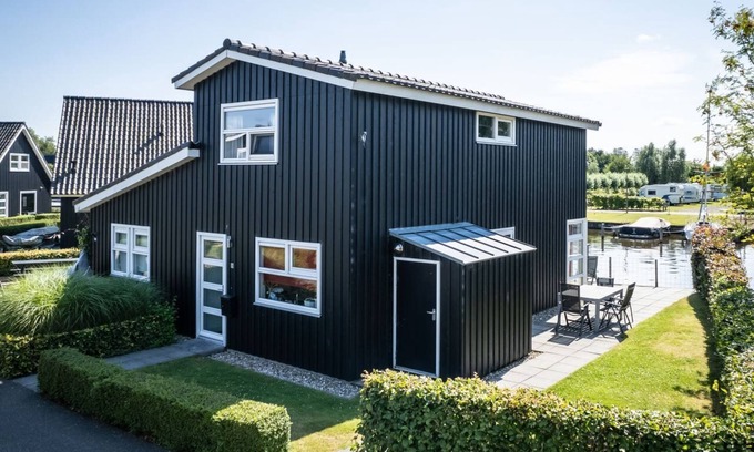 Terherne House | Comfort 4-6-person bungalow in the holiday park Landal Oan 'e Poel