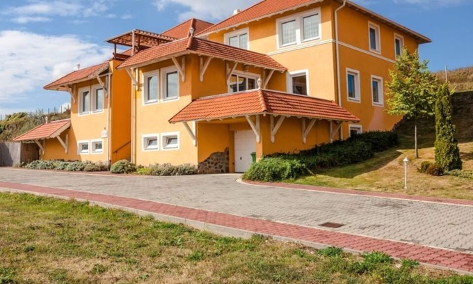 Dunaszentmiklos Apartment | Comfort 4-person terrace apartment in the holiday park Landal Residence Duna