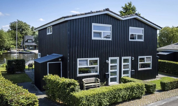 Terherne House | Comfort 4-person bungalow in the holiday park Landal Oan 'e Poel