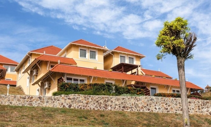 Dunaszentmiklos Apartment | Comfort 6-person terrace apartment in the holiday park Landal Residence Duna