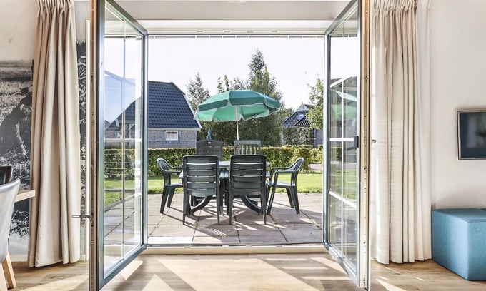 Witteveen House | Comfort 8-person bungalow in the holiday park Landal Orveltermarke
