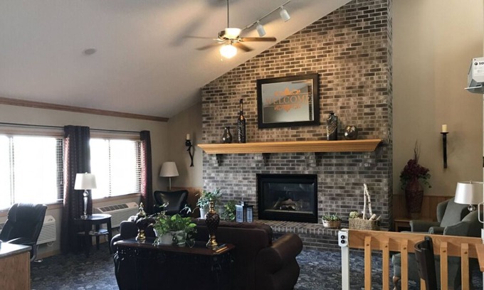 Thorp House | Comfort and Convenience! 4 Convenient Units, Free Breakfast, Pet-Friendly
