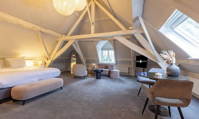 Baarlo Hotel | Comfort and Convenience Near Roermond with Outdoor Garden and Dining!