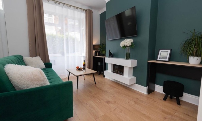 Hull House | Comfort Cove-Entire House, Great for Families