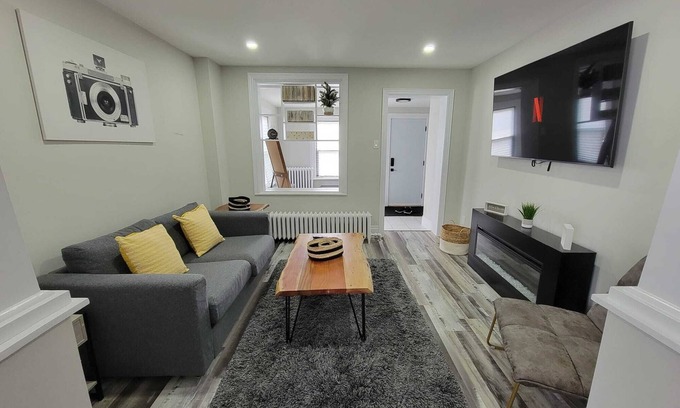 Niagara Falls House | Comfort, Fun and Falls! 4 min walk to the Strip!
