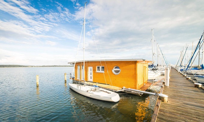 Krummin Apartment | Comfort houseboat I