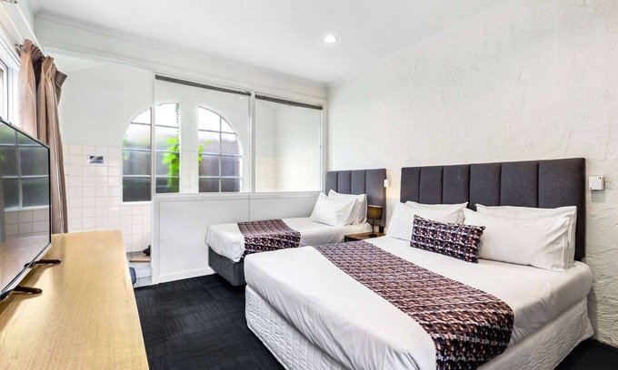 Macleod Hotel | Comfort Inn Greensborough