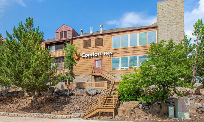Woodlands Village Hotel | Comfort Inn I-17 & I-40