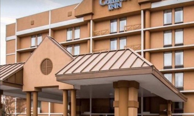 Executive Park Hotel | Comfort Inn NBA AllStar Hotel near light Rail to downtown
