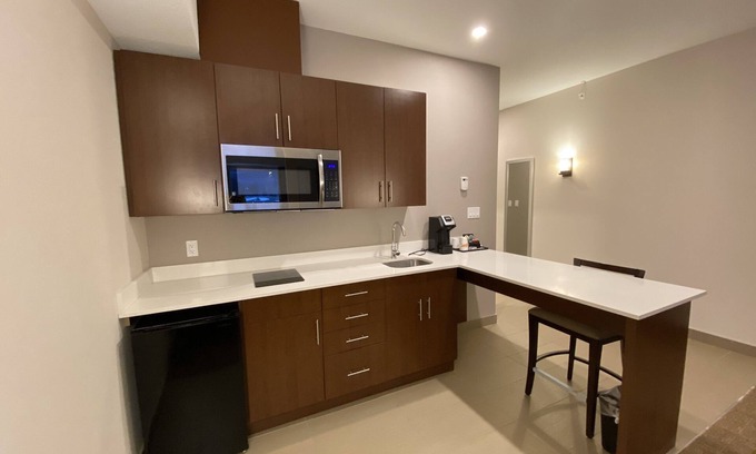 Valemount Hotel | Comfort Inn & Suites
