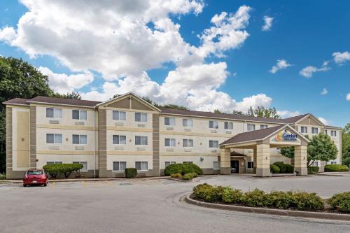 Carbon Cliff Hotel | Comfort Inn & Suites East Moline near I-80