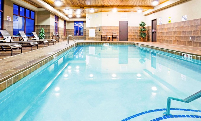 Virginia Hotel | Comfort Inn & Suites Mountain Iron and Virginia