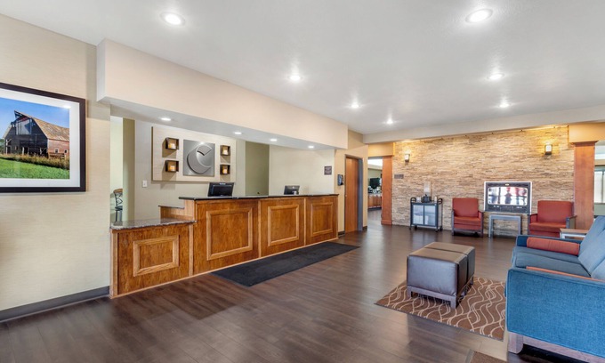 Mitchell Hotel | Comfort Inn & Suites Mitchell I-90