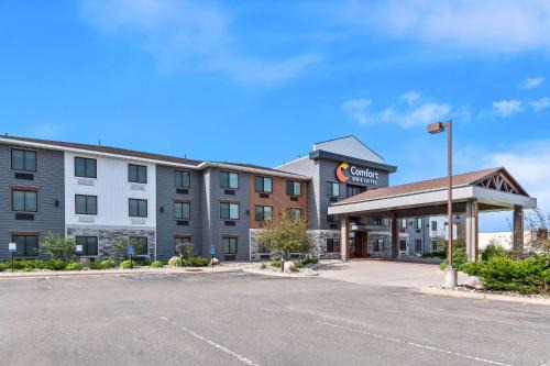 Virginia Hotel | Comfort Inn & Suites Mountain Iron and Virginia