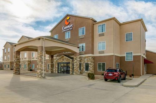 Newton Hotel | Comfort Inn & Suites near Bethel College
