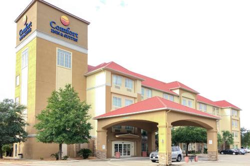 Wetmore Hotel | Comfort Inn & Suites Near Six Flags & Medical Center