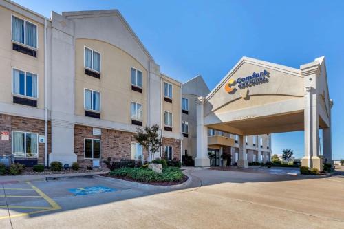 Perry Hotel | Comfort Inn & Suites Perry I-35