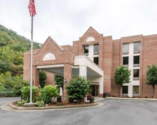 Grundy Hotel | Comfort Inn & Suites